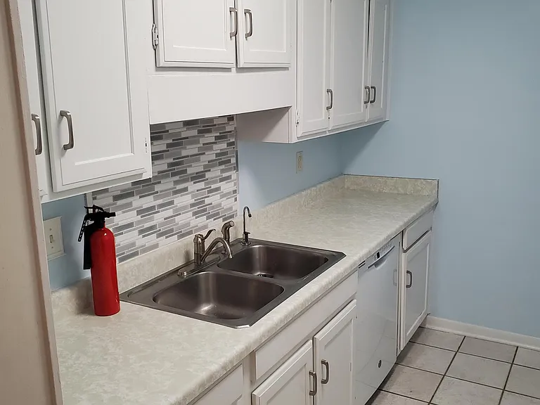 102 Saint James Pl #102 — Photo 6