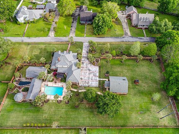 3rd image of 106 Mallard Dr