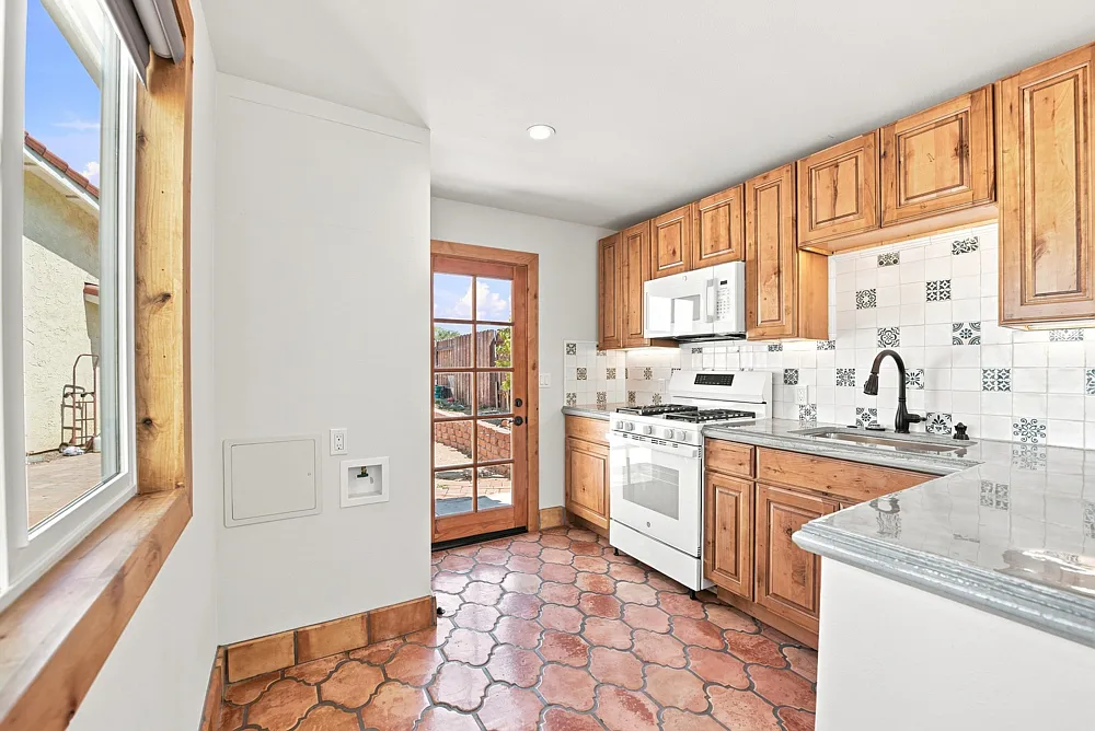 Studio, 1.5 bath, 350 sqft, $1,995 — Photo 1