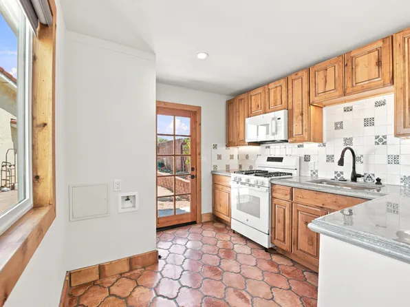 11 Dorrit Ct #2, Newbury Park, CA 91320