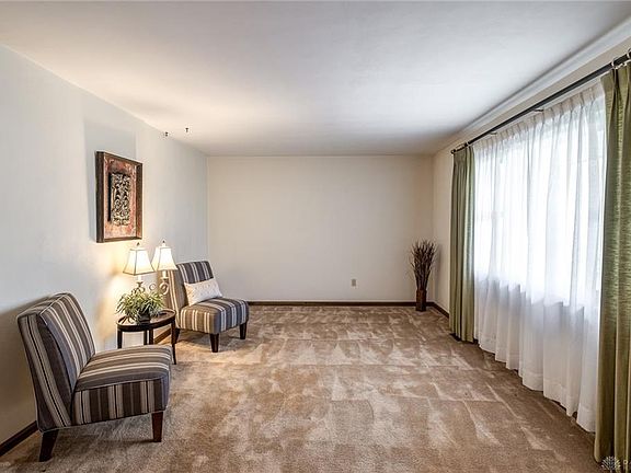 3rd image of 800 Golden Dr