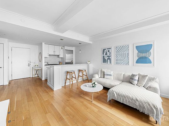 4th image of 225 E 19th St #404