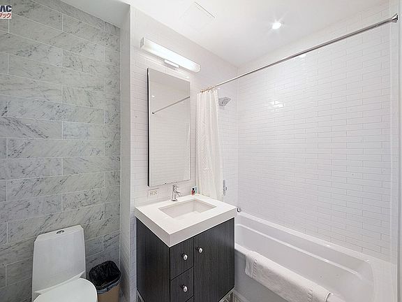 5th image of 416 W 52nd St #624