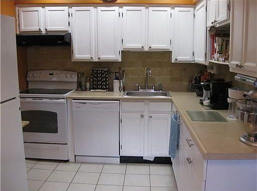 3rd image of 3 Manor Dr #3