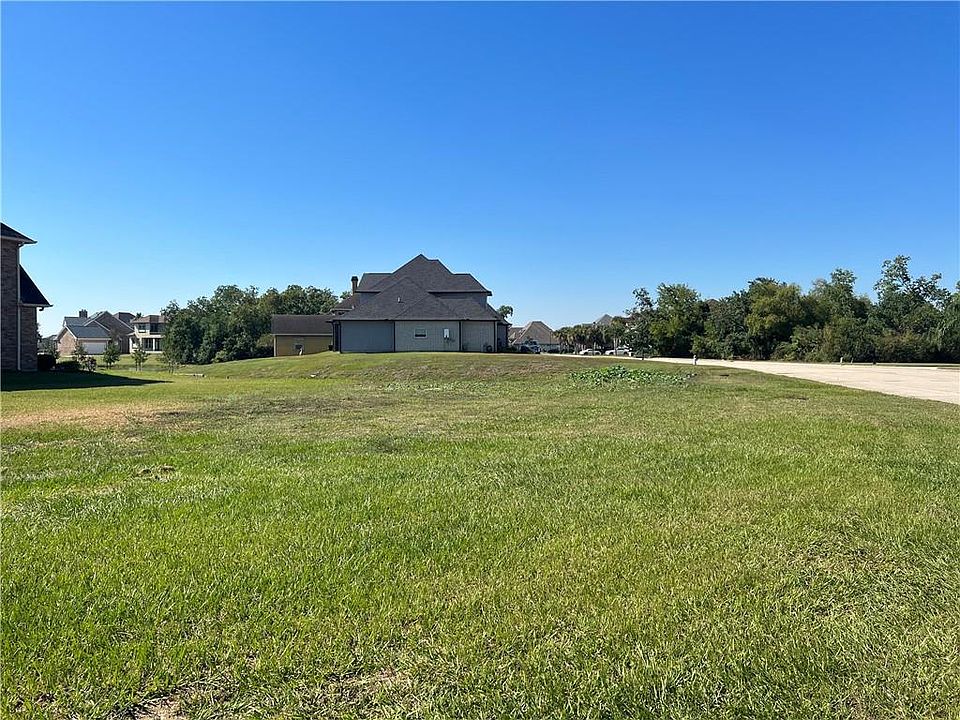 1st image of 201 Oakmont Dr