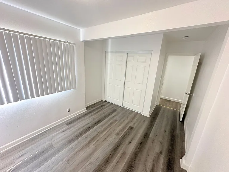 2051-2053 W 54th St #2051 — Photo 6