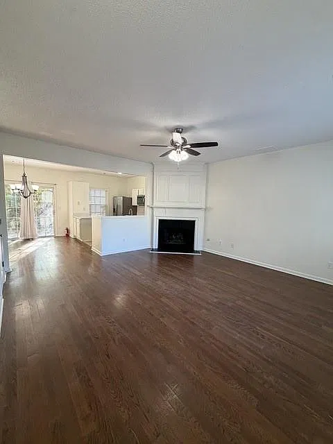 2 bed, 2.5 bath, 1218 sqft, $1,900 — Photo 2