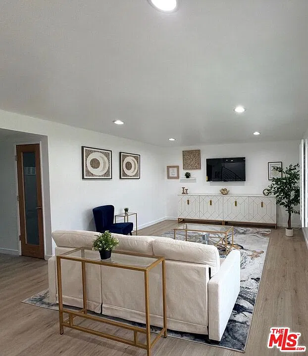 3 bed, 2.0 bath, 1493 sqft, $4,500 — Photo 3