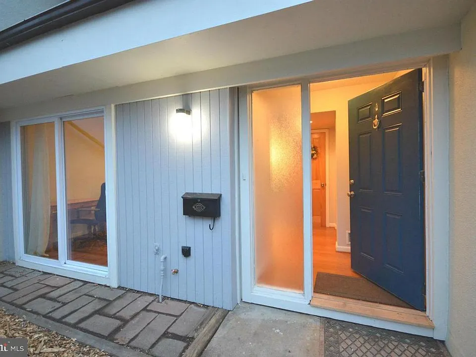2366 Southgate Sq