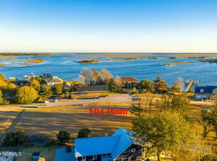 104 Point Dr, Swansboro, NC 28584