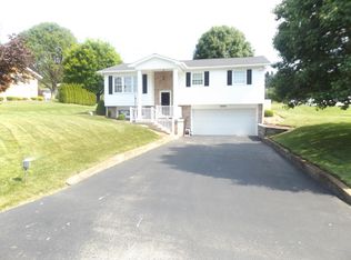 2008 Lexington Dr, Connellsville, PA 15425