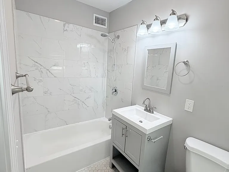 1205 E Armour Blvd — Photo 15