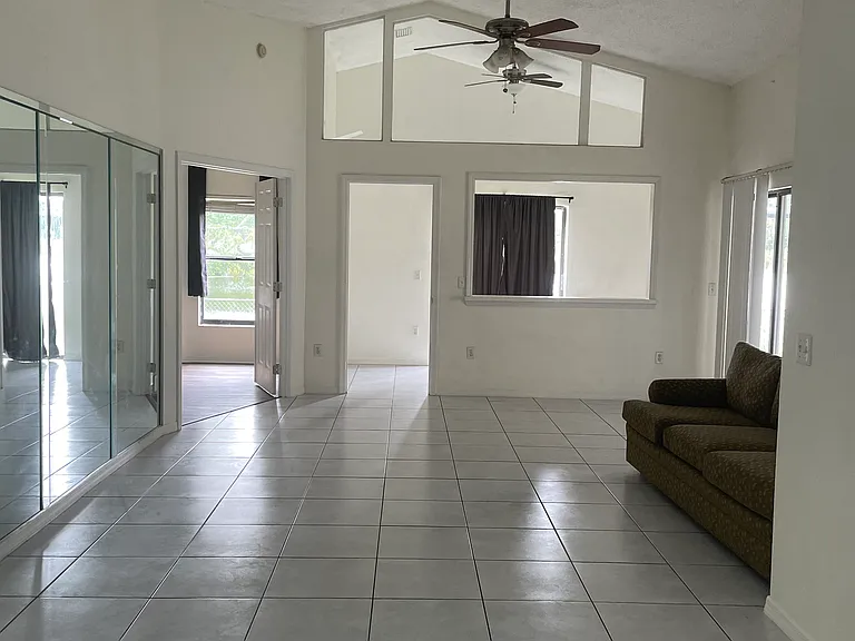 3817 Long Grove Ln — Photo 11