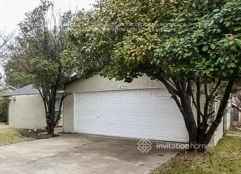 2704 N Bell Ave — Photo 3