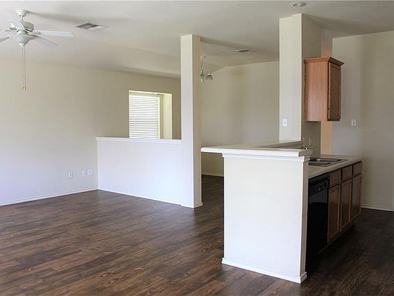 5th image of 1418 Molson Lake Dr