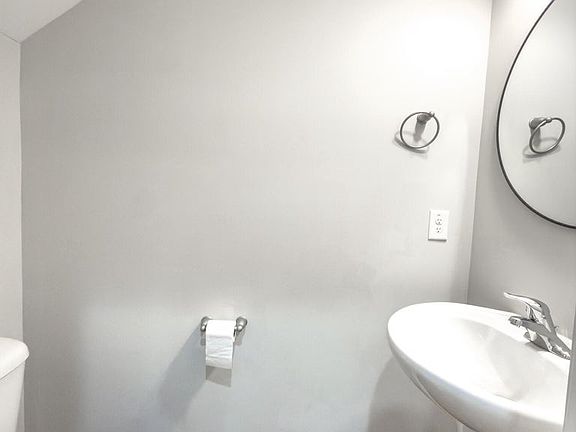 4th image of 150 Buchanan Cir