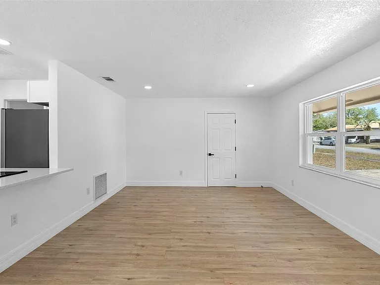 2240 Conway Dr — Photo 15