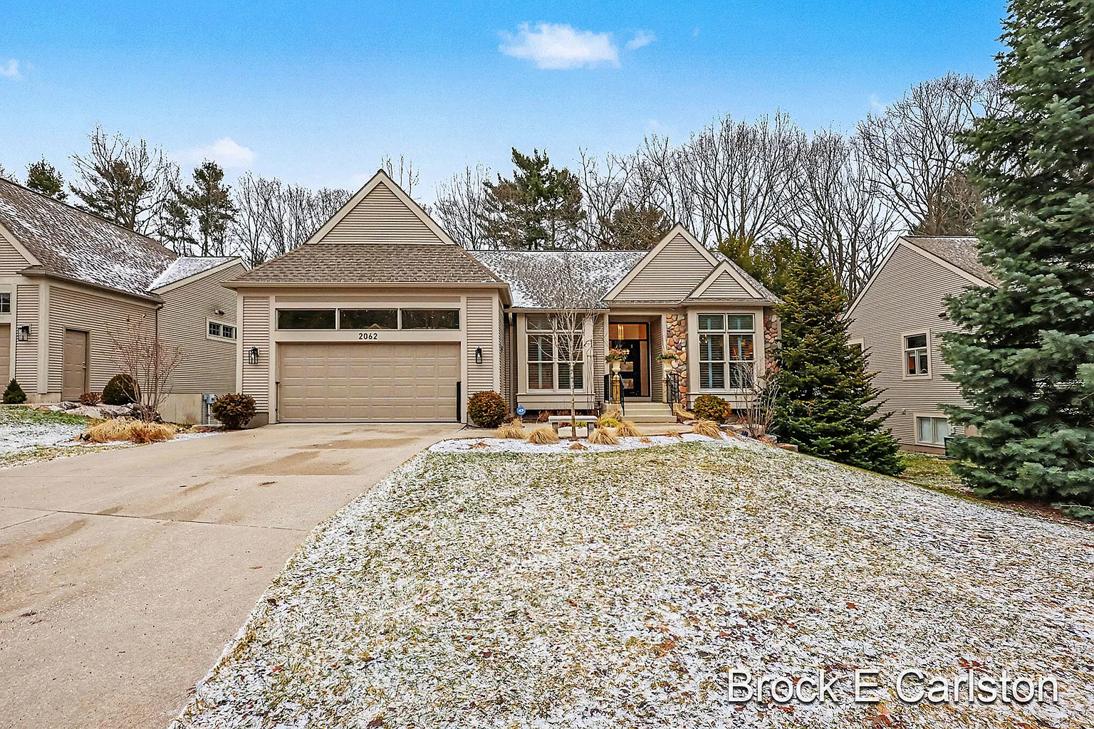 2062 W Glen Ct photo 1