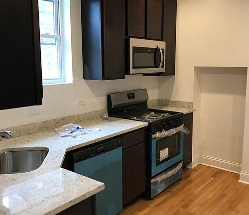 2nd image of 3319 W Catalpa Ave #2
