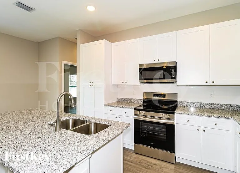 525 Garbelmann St SW — Photo 5