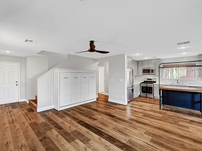 812 Sistine St — Photo 7