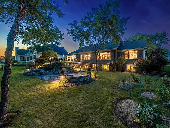 3rd image of 1000 Crown Pointe Cir