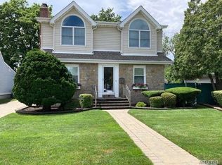 969 Hancock Ave, Franklin Square, NY 11010