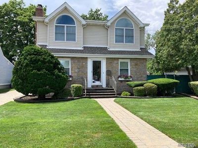 969 Hancock Ave, Franklin Square, NY, 11010