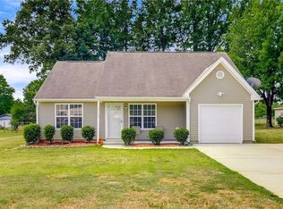 3712 Edgewood Dr, Greensboro, NC 27406