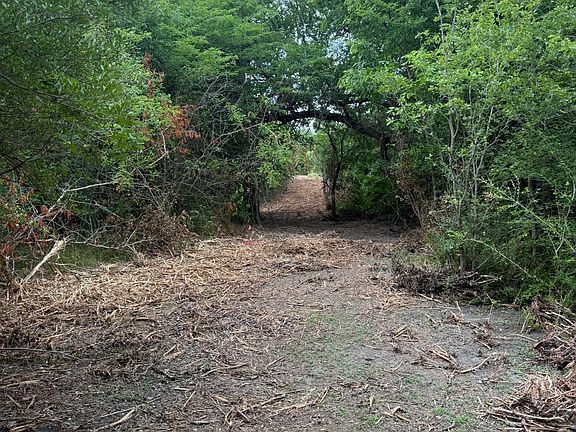 2nd image of 2 McKnight Rd