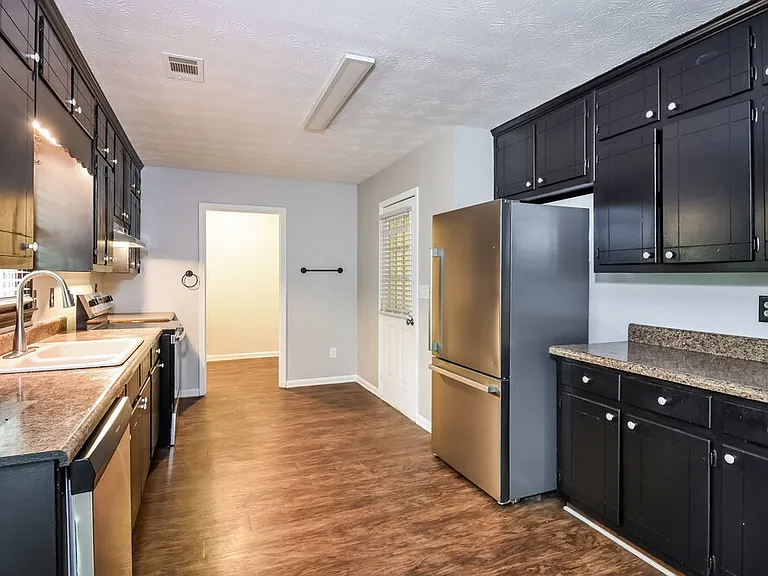 897 Raintree Ct SE — Photo 7