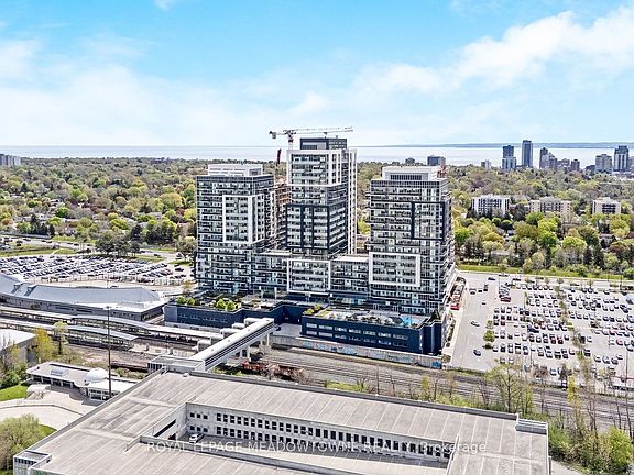 2nd image of 2093 Fairview St #1902