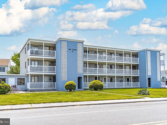 3rd image of 511 Robin Dr Unit 202
