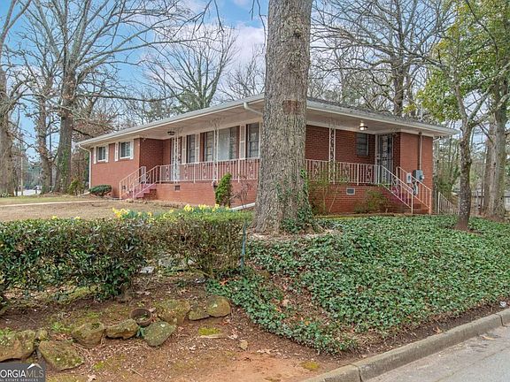 4th image of 656 Bolton Rd NW