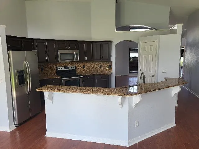 4 bed, 2281 sqft, $2,595 — Photo 4