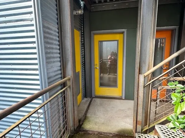 2572 NW Vaughn St, Portland, OR 97210
