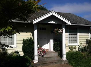 9217 8th Ave NE, Seattle, WA 98115