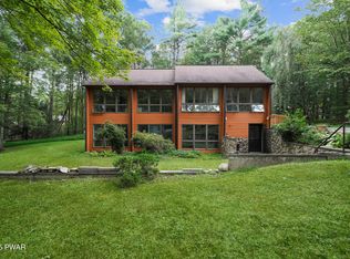 101 Meath Ln, Dingmans Ferry, PA 18328