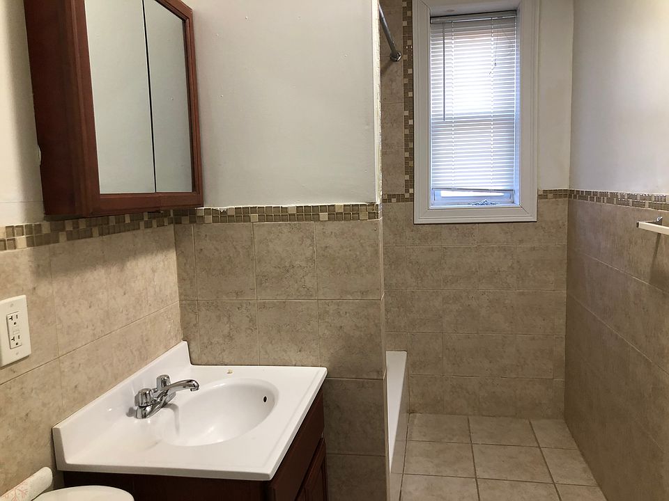 2nd image of 34 Clifton Pl APT B3