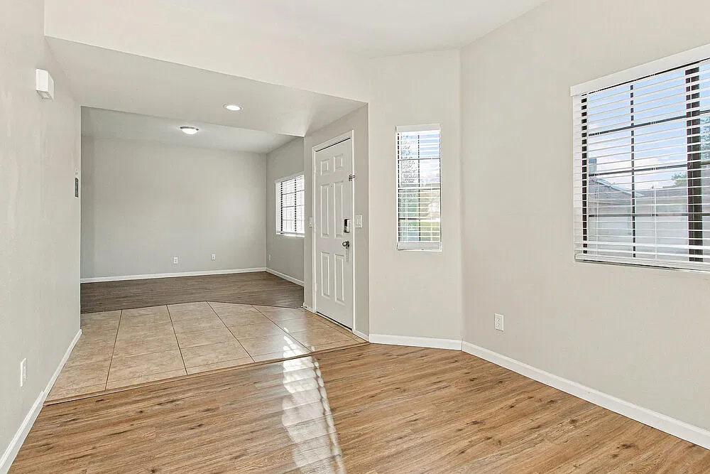 3 bed, 2.5 bath, 1878 sqft, $2,055 — Photo 4