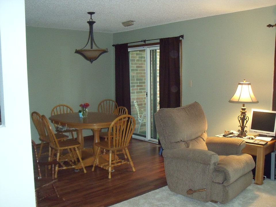 (dining area)