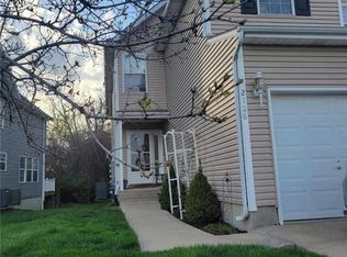 2106 SW Rambling Vine Rd, Lees Summit, MO 64082