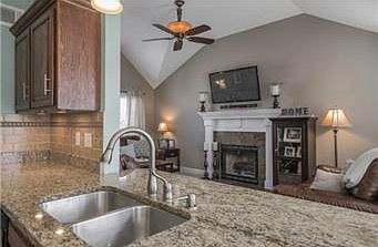 5th image of 1404 NE Burgandy Ln