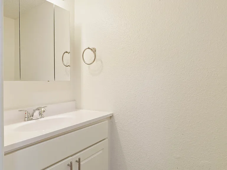 Elevate Apartments — Photo 37
