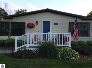 204 E 2nd St, Elk Rapids, MI 49629