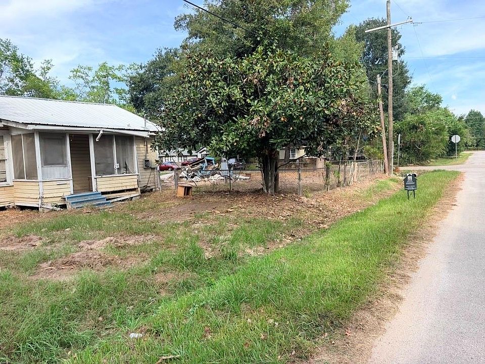 1st image of 611 E Dallas St