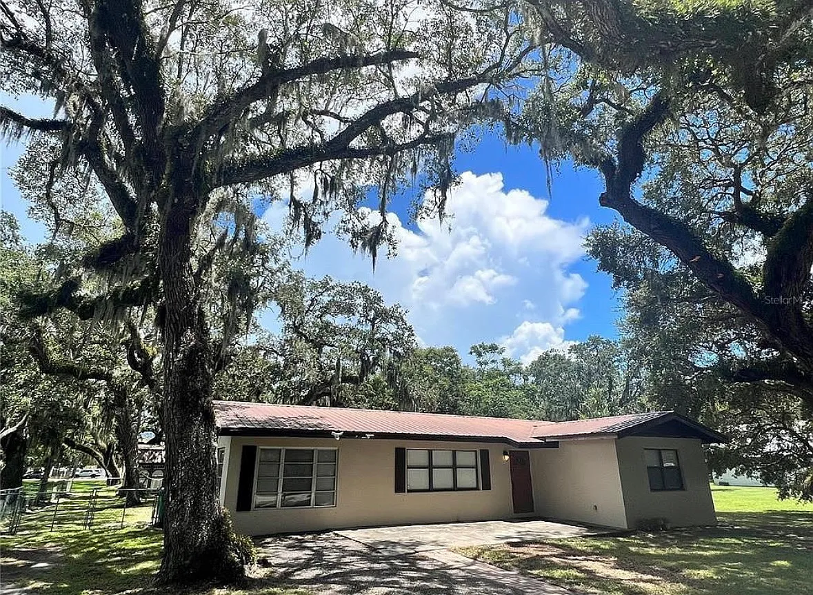 4 bed, 1983 sqft, $2,600 — Photo 2