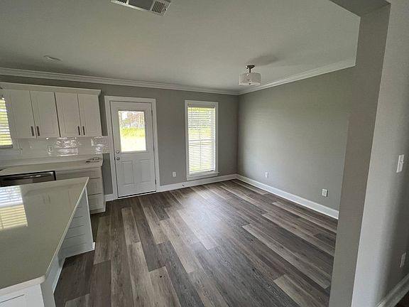 3rd image of 123 Chapel Ct