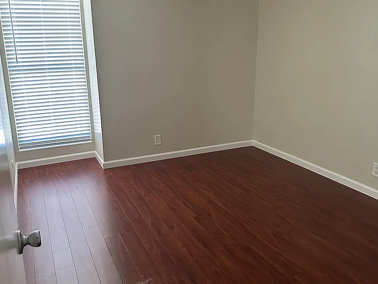 811 Magellan Ln — Photo 11