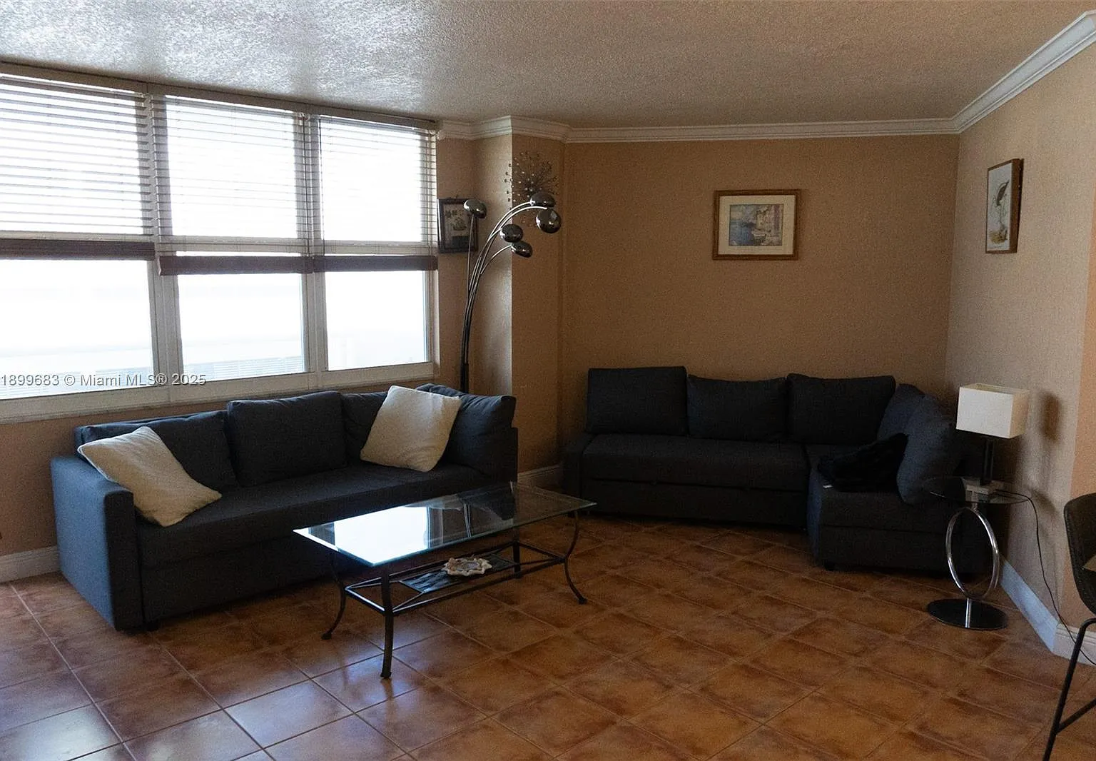 Sea Air Towers Condo — Photo 4